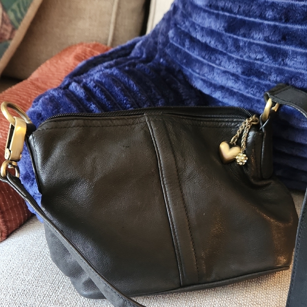 St. John's Bay Black Leather Shoulder Bag - Picture 3 of 5